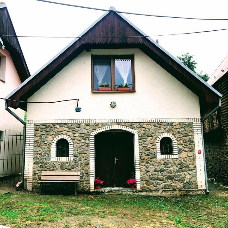 Apartman Nad Vinnym Sklepom Pouzdrany Dış mekan fotoğraf